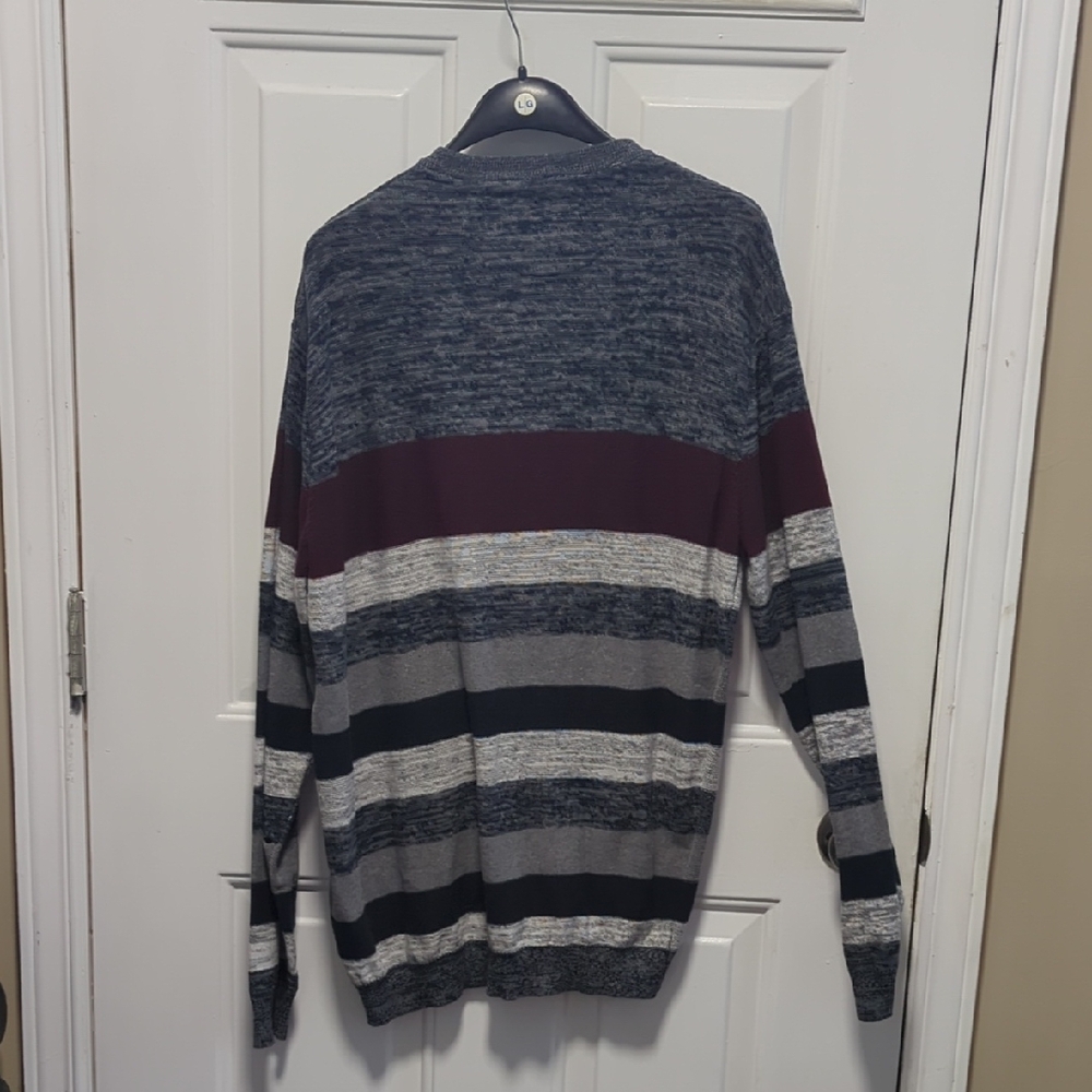 Point Zero V-Neck Sweater - Blue, Gray, Burgundy - Picture 5 of 8